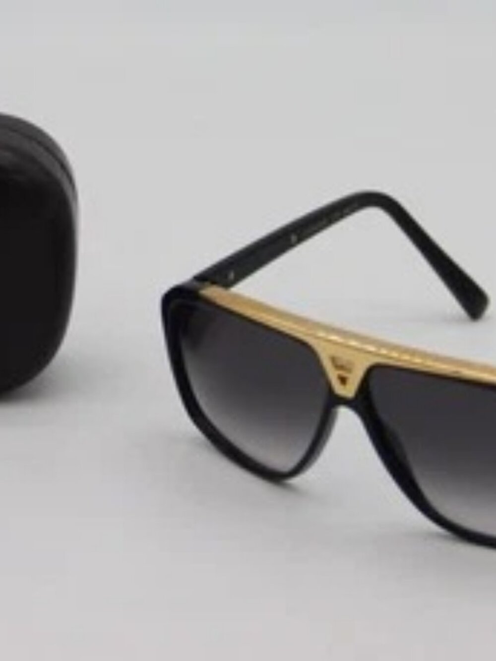 Louis Vuitton Evidence Sunglasses Z0350W Black Acetate Gold Retro Aviator